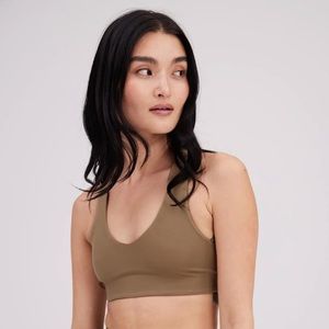 NWOT Girlfriend Collective Lola V-Neck Bra in Fern